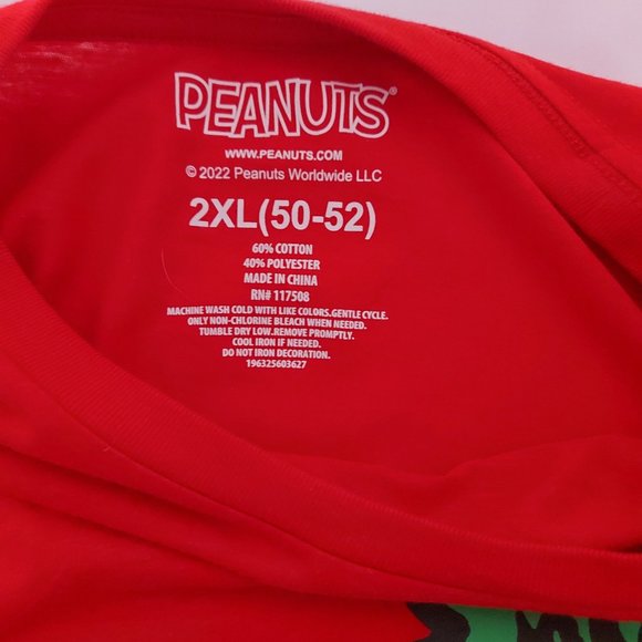 Peanuts Original Snoopy T-Shirt 2022 Christmas Wreath Size XXL Red Cotton - Picture 4 of 8